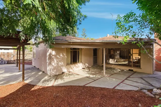 $2,700,000 | 915 Cloud Avenue, Menlo Park, CA 94025