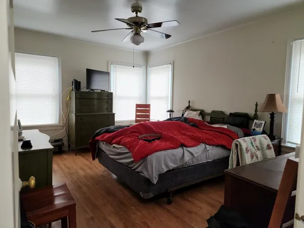 $2,300 | 705 North Lee, Kerrville, TX 78028