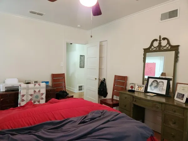 $2,300 | 705 North Lee, Kerrville, TX 78028