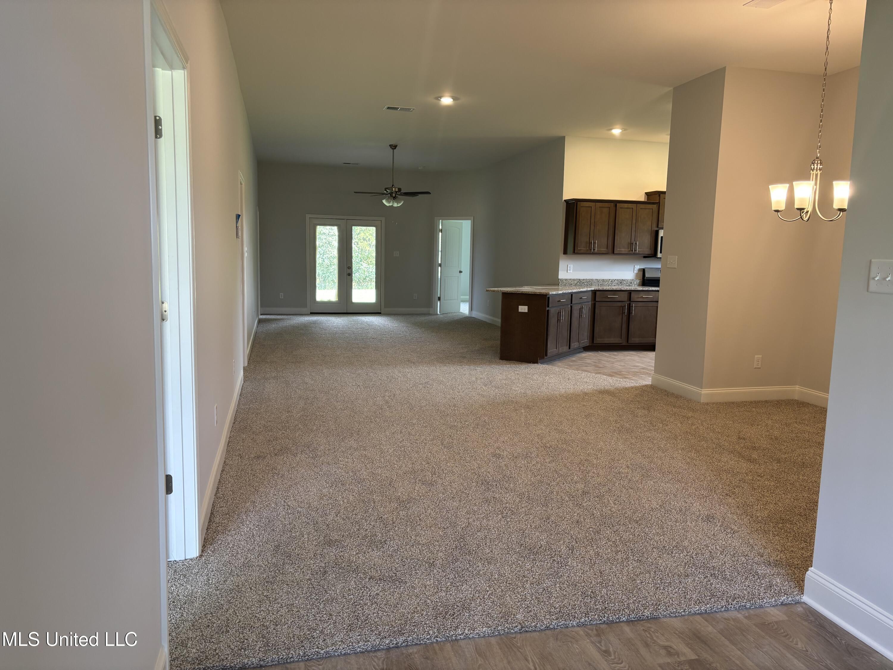 327 Cardinal Lane Senatobia, MS 38668 - Photo 3 of 6 IMG_7702