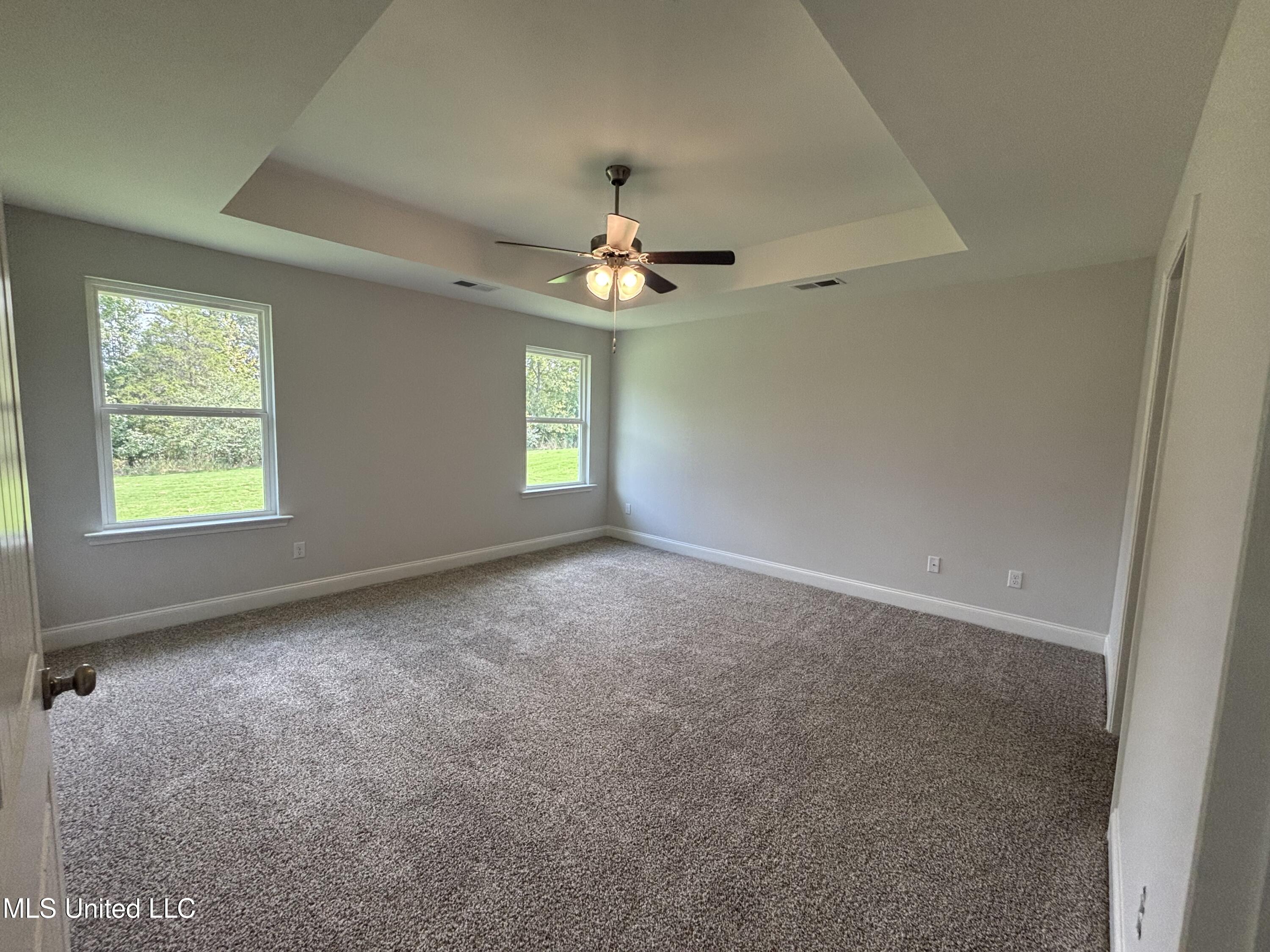 327 Cardinal Lane Senatobia, MS 38668 - Photo 5 of 6 IMG_7705