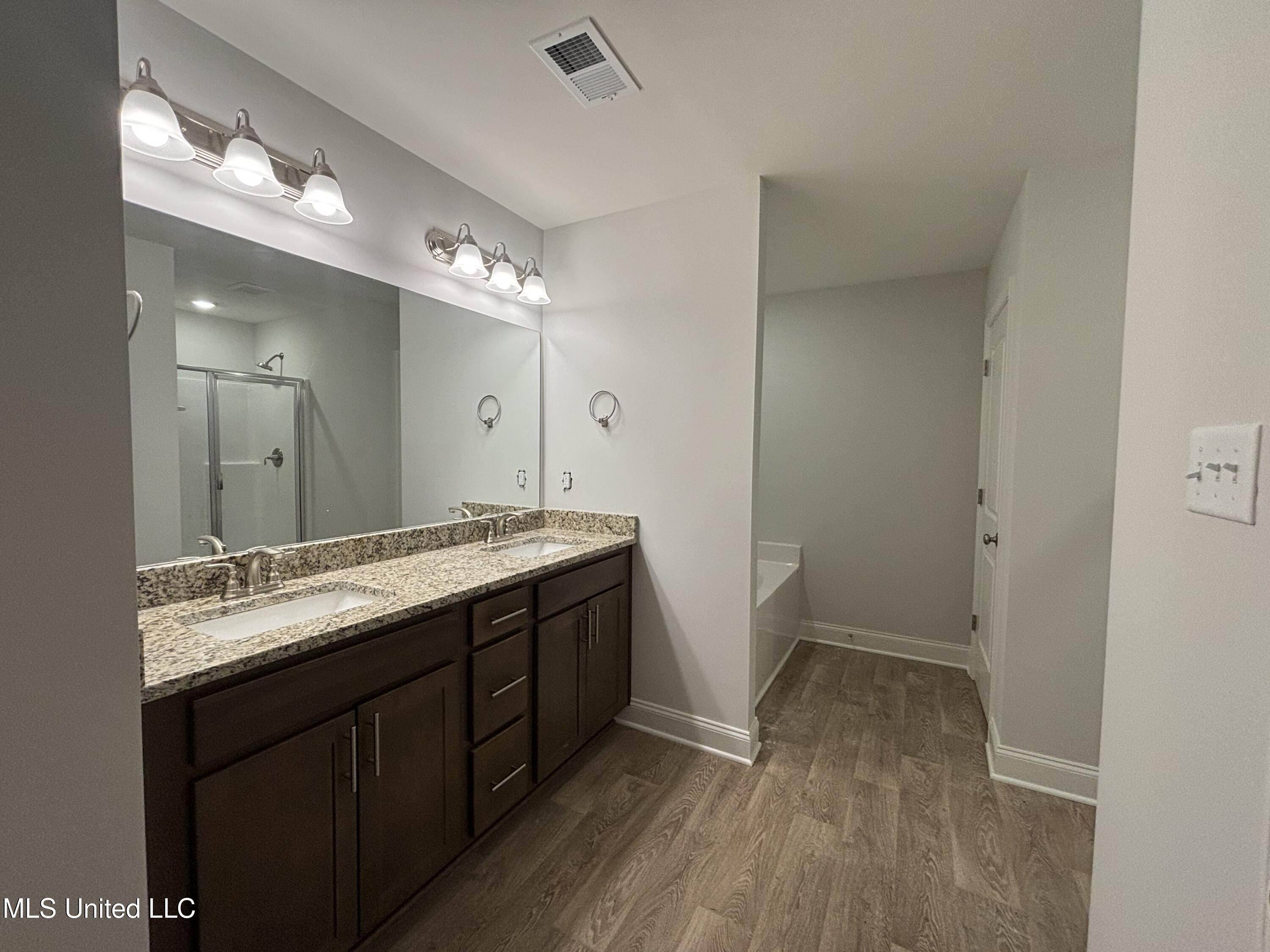 327 Cardinal Lane Senatobia, MS 38668 - Photo 6 of 6 IMG_7706