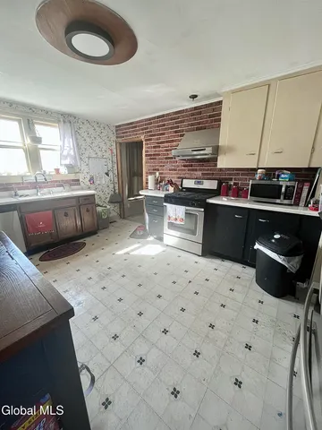 $220,000 | 204-206 Wells Street, Johnstown, NY 12095