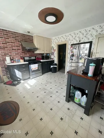 $220,000 | 204-206 Wells Street, Johnstown, NY 12095