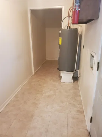 $1,975 | 204 Banyan Street, Lake Jackson, TX 77566