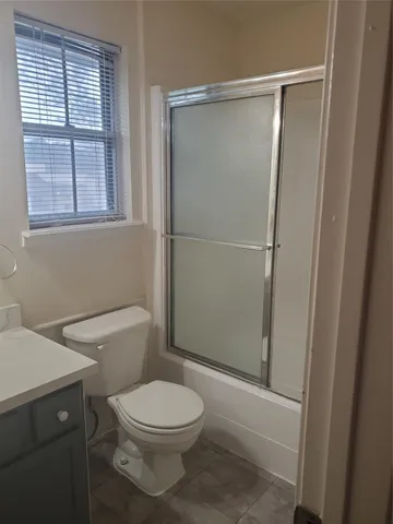 $1,975 | 204 Banyan Street, Lake Jackson, TX 77566