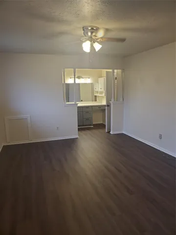 $1,975 | 204 Banyan Street, Lake Jackson, TX 77566