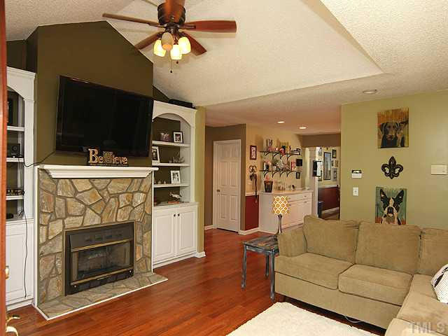 107 Rhea Court Benson, NC 27504 - Photo 2 of 13 Living Room