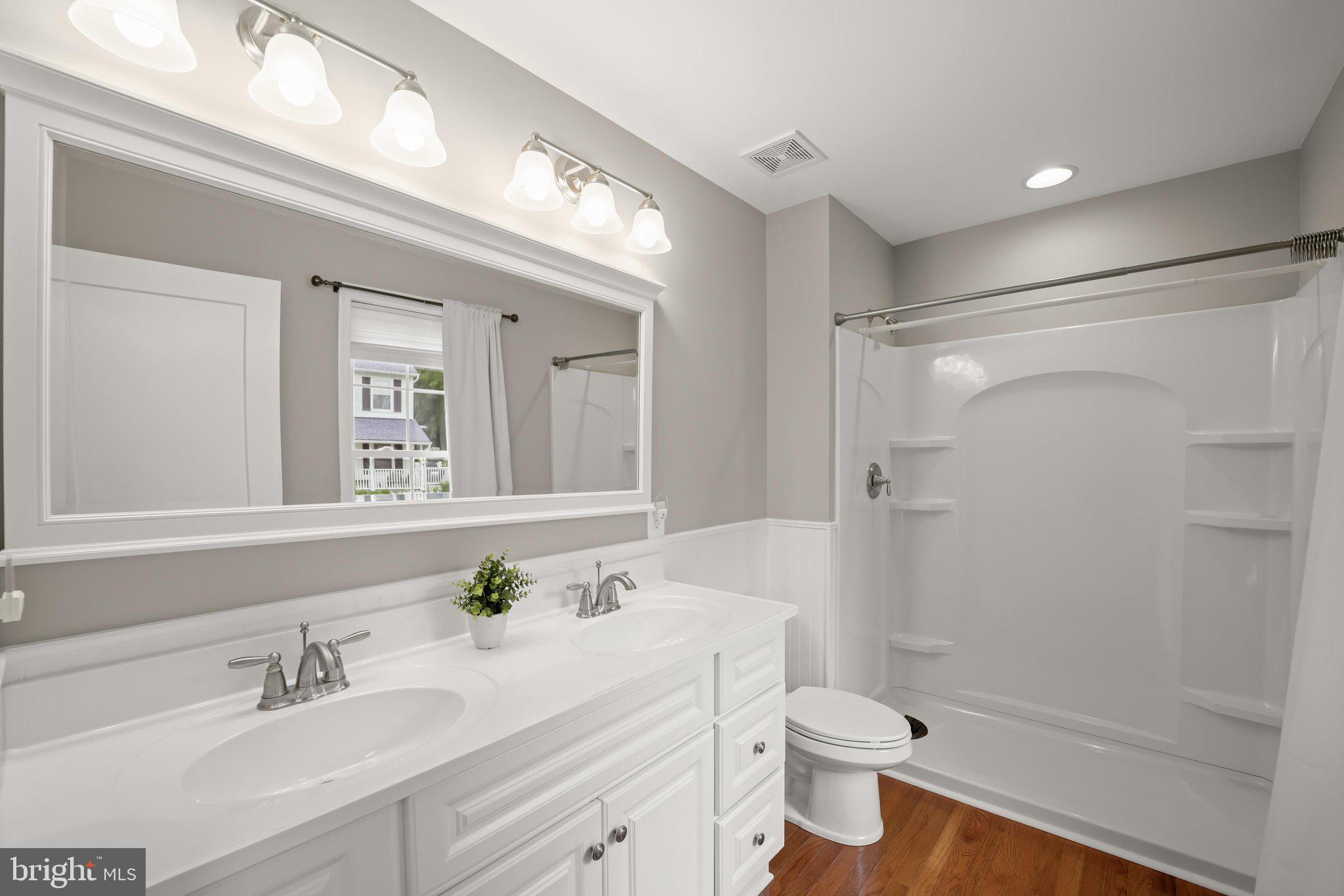 5222 Spring Avenue Shady Side, MD 20764 - Photo 18 of 43 Main Level Ensuite Main Bath