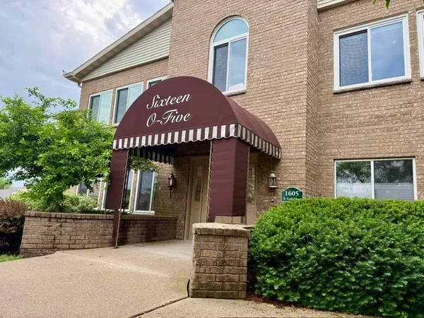 $385,000 | 1605 South Golf Glen, Unit G, Madison, WI 53704