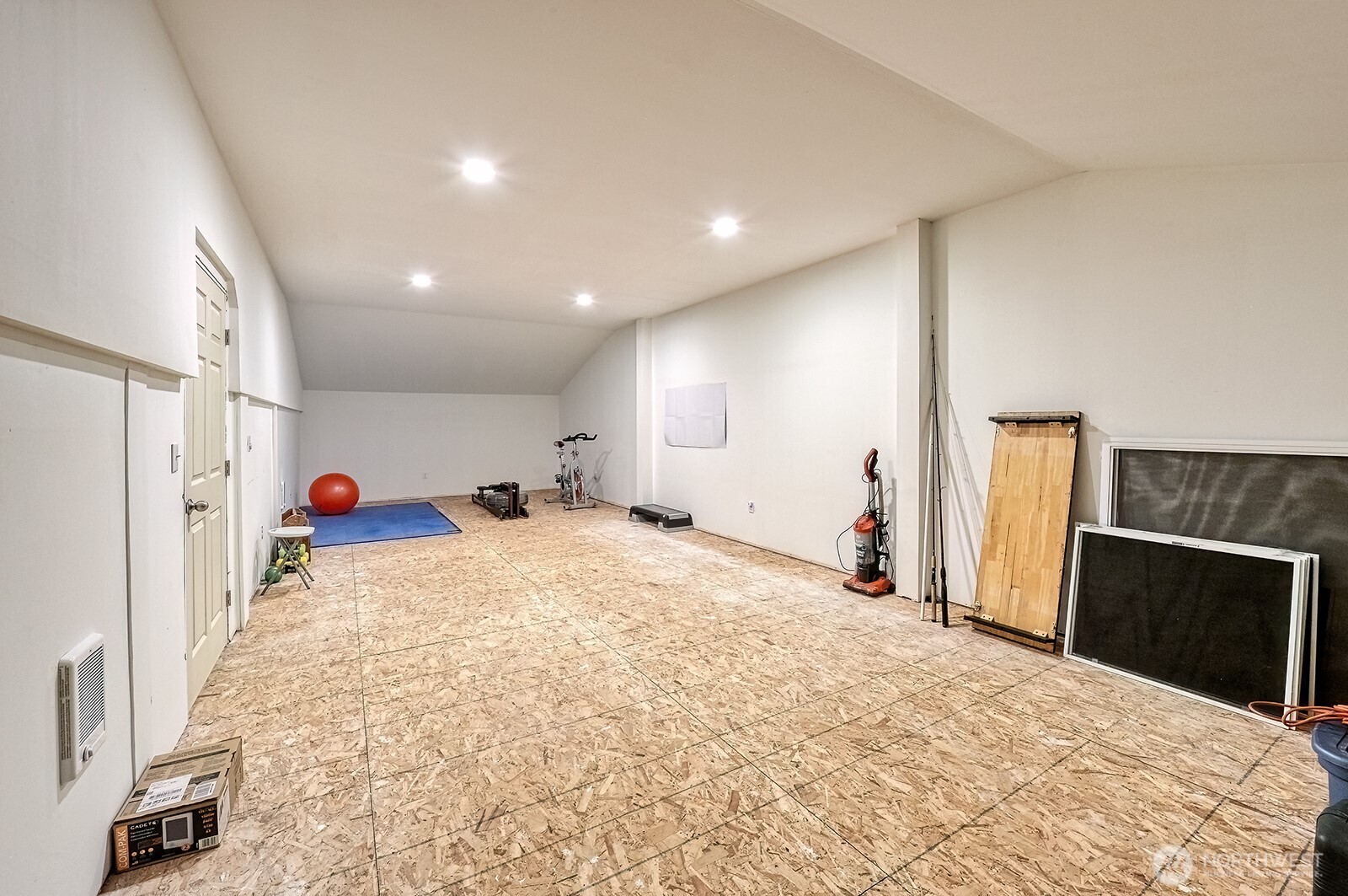 19443 Oakleaf Lane Sedro-Woolley, WA 98284 - Photo 28 of 39 a very nice looking room with a flat screen tv