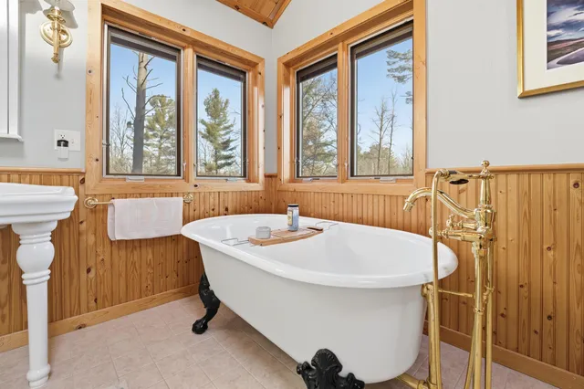 $1,100,000 | E147 North Rollofson Lake Road, Scandinavia, WI 54977
