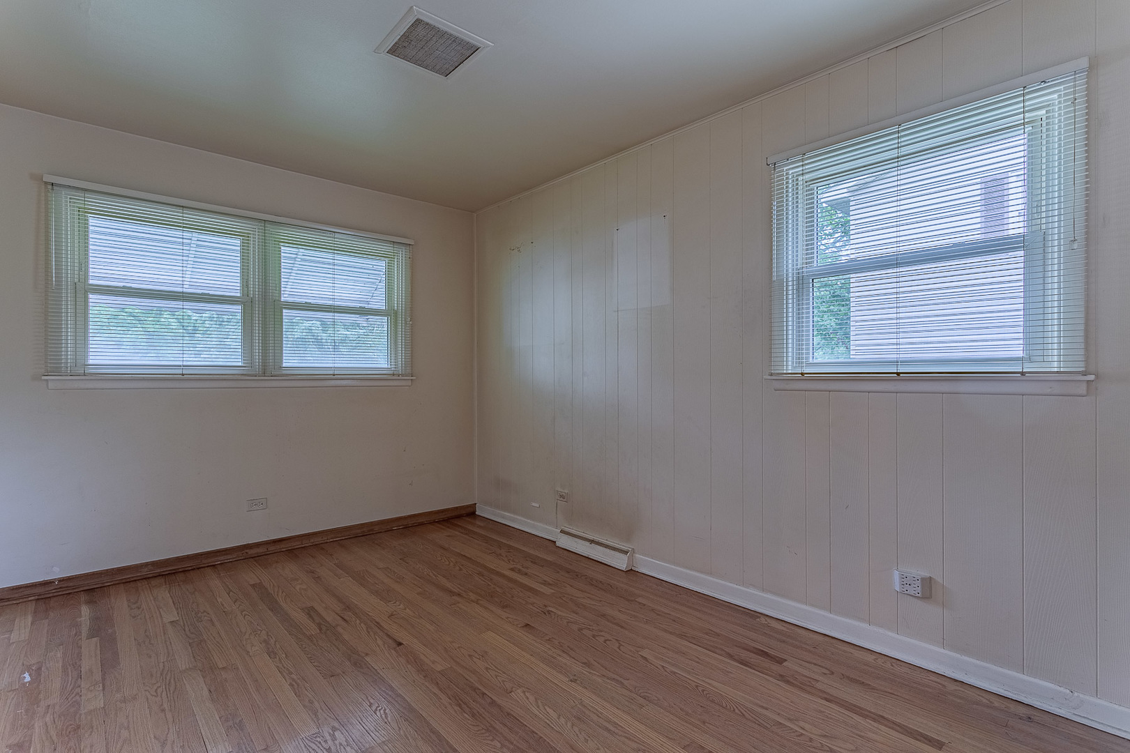 1506 West Palm Drive Mount Prospect, IL 60056 - Photo 11 of 19 an empty room with a window