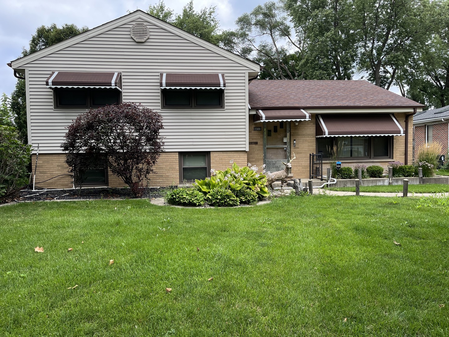 1506 West Palm Drive Mount Prospect, IL 60056 - Photo 2 of 19 a front view of a house with garden