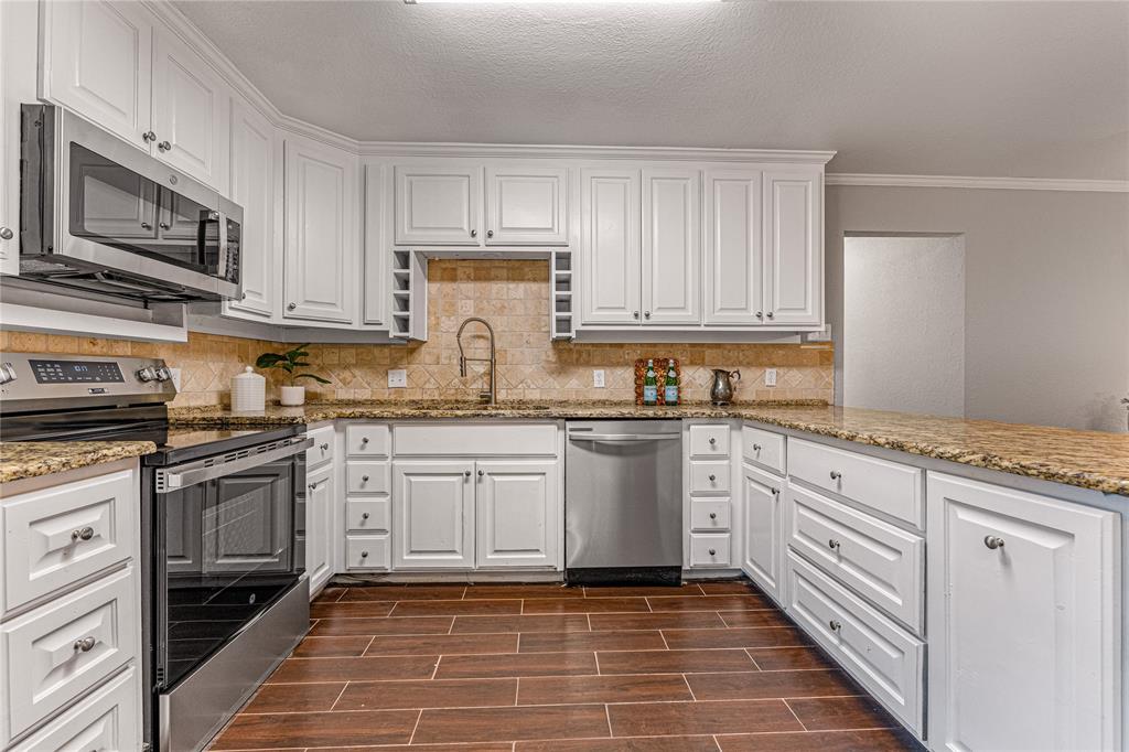 903 South Old Temple Road Lorena, TX 76655 - Photo 9 of 34