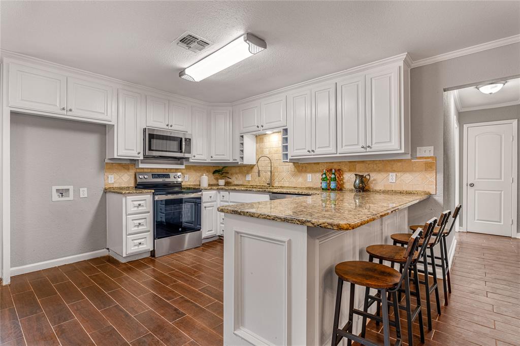 903 South Old Temple Road Lorena, TX 76655 - Photo 10 of 34