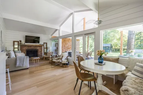 $1,295,000 | 49 Sherwood Lane, East Hampton, NY 11937