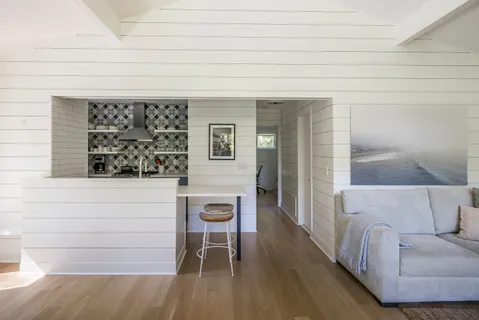 $1,295,000 | 49 Sherwood Lane, East Hampton, NY 11937