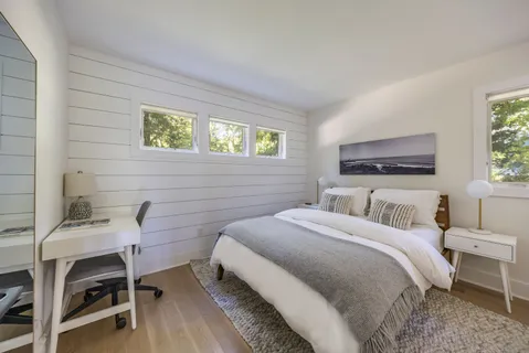 $1,295,000 | 49 Sherwood Lane, East Hampton, NY 11937