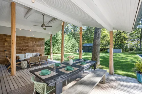 $1,295,000 | 49 Sherwood Lane, East Hampton, NY 11937