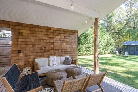 $1,295,000 | 49 Sherwood Lane, East Hampton, NY 11937