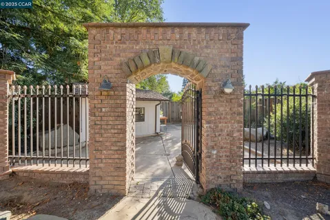$2,749,000 | 2031 Scarlet Oak Place, Danville, CA 94506