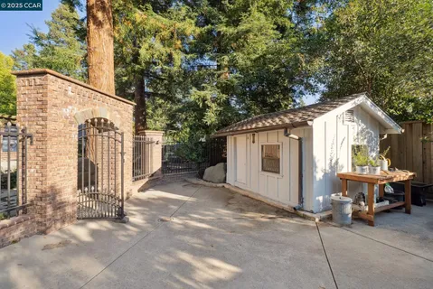 $2,749,000 | 2031 Scarlet Oak Place, Danville, CA 94506