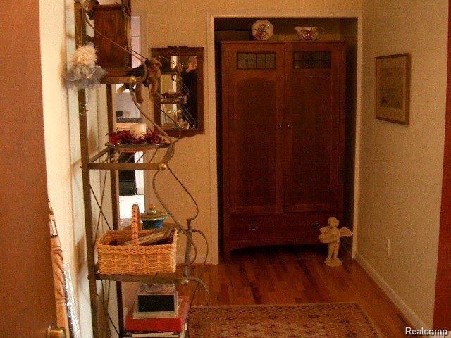 4043 West Maple Road, Unit 202 Bloomfield Hills, MI 48301 - Photo 5 of 15 maple foyer.jpg