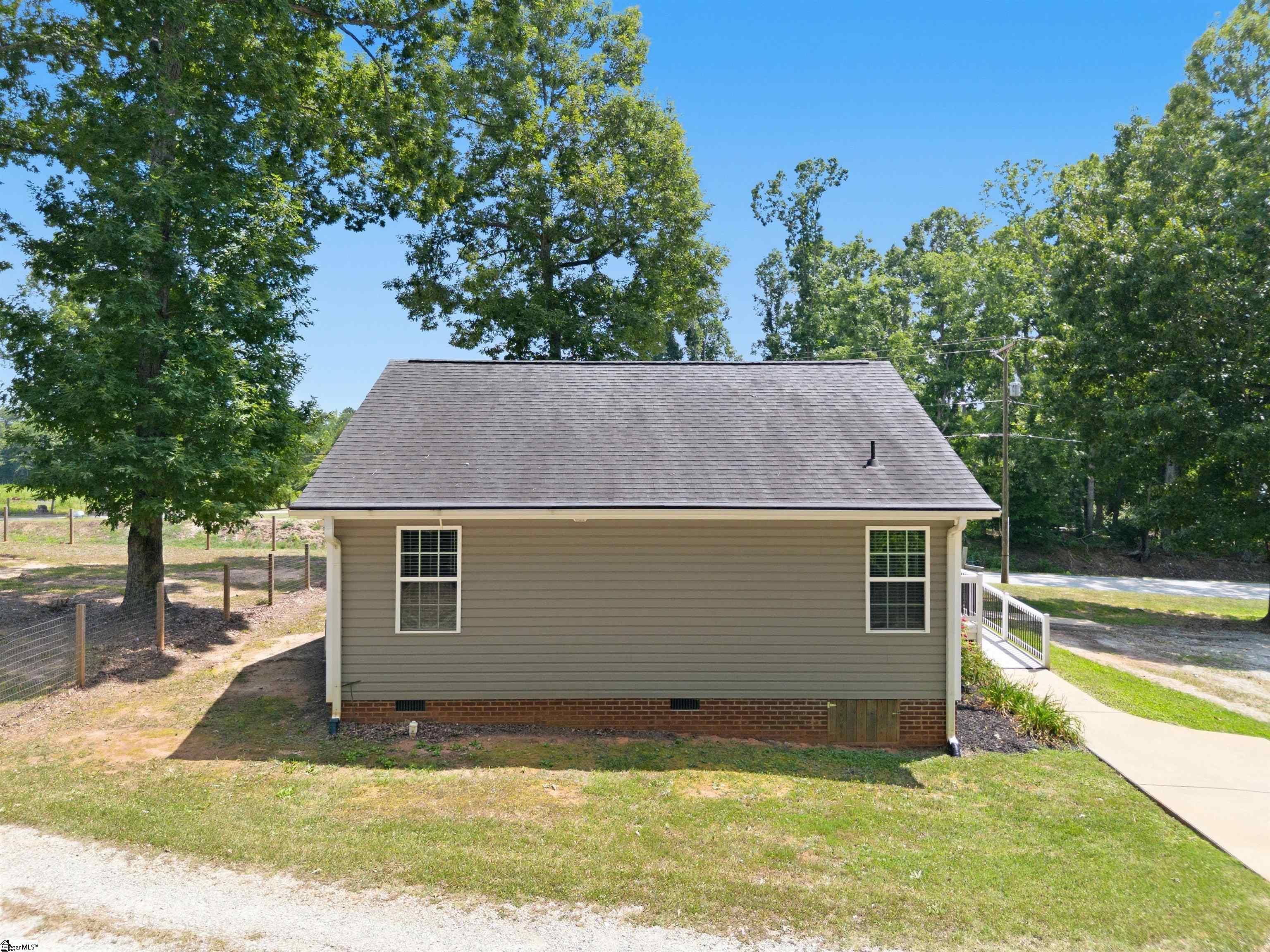 4141 Cross Anchor Road Enoree, SC 29335 - Photo 13 of 18