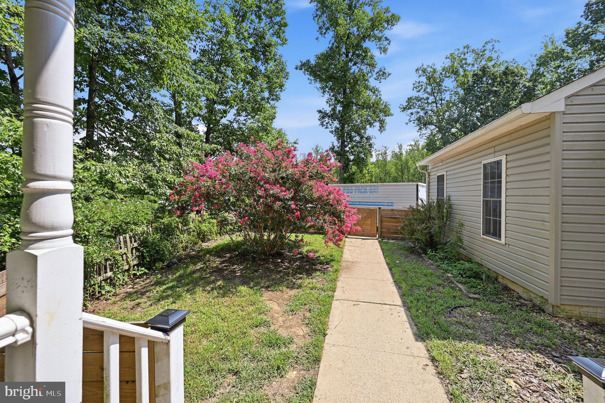 20 Raspberry Lane Stafford, VA 22554 - Photo 4 of 34 Fenced in front yard