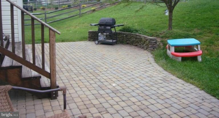 12926 Summit Ridge Terrace Germantown, MD 20874 - Photo 2 of 10 Back yard