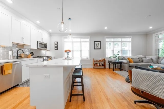 $3,000 | 315 College Farm Road, Unit 1, Waltham, MA 02451