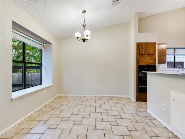 a view of empty room with window