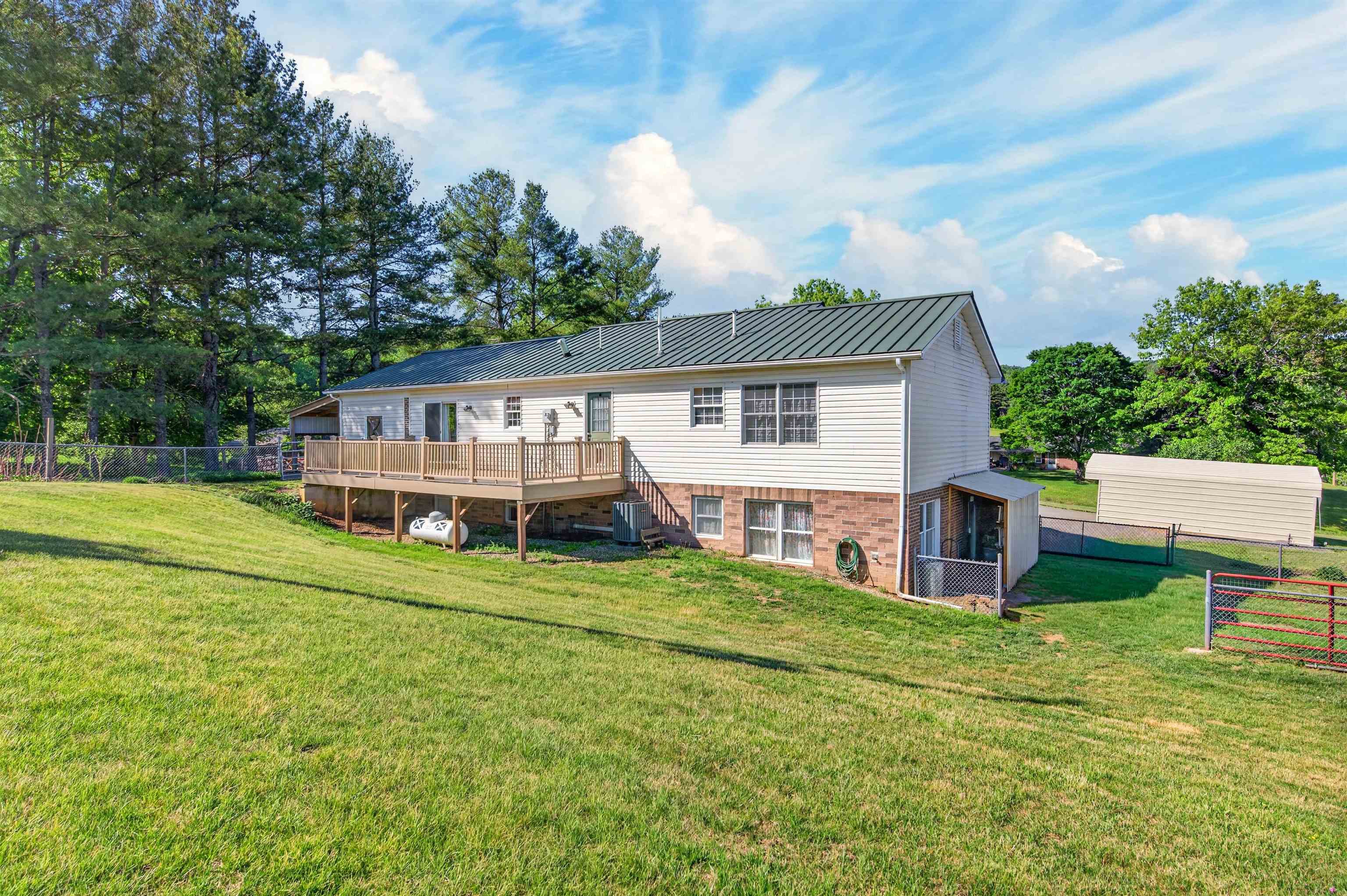 2063 Webbs Mill Road North Floyd, VA 24091 - Photo 7 of 102 Gallery Image 7