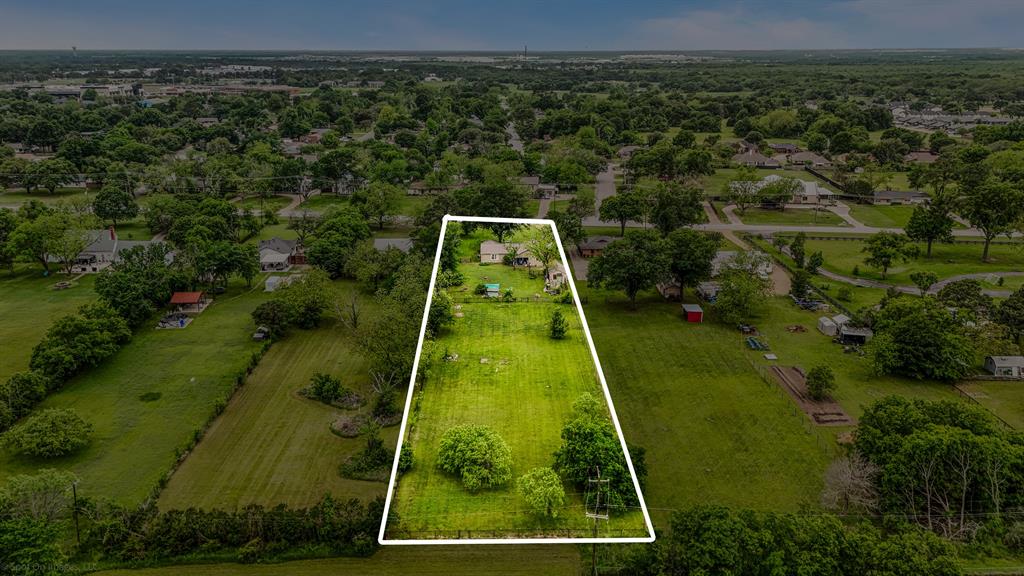 914 Griffith Avenue Terrell, TX 75160 - Photo 31 of 32 an aerial view of residential houses with outdoor space