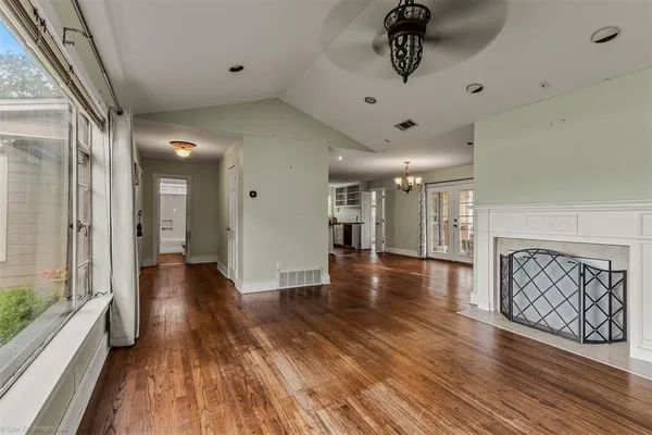 $340,000 | 914 Griffith Avenue, Terrell, TX 75160