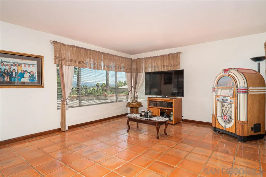 1631 Eastside Road El Cajon, CA 92020 - Photo 10 of 25 Gallery Image 10