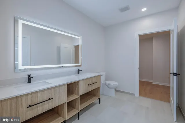 $1,005,000 | 255 West Falls Station Boulevard, Unit PH3, Falls Church, VA 22043