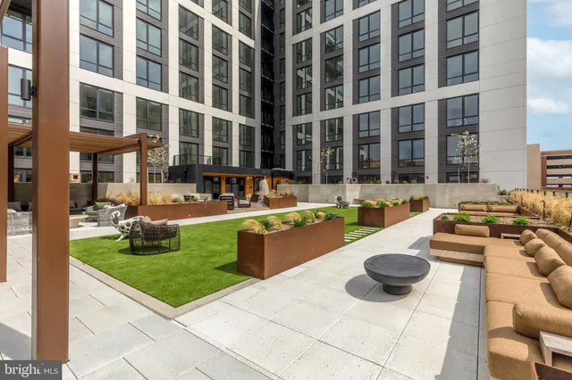 $1,005,000 | 255 West Falls Station Boulevard, Unit PH3, Falls Church, VA 22043