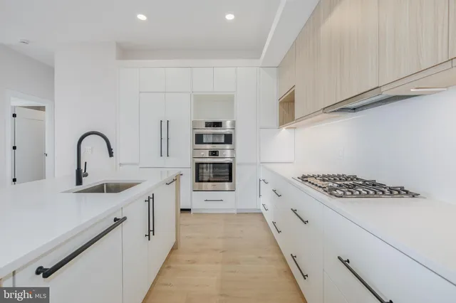 $1,005,000 | 255 West Falls Station Boulevard, Unit PH3, Falls Church, VA 22043