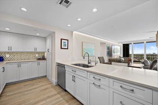 $1,250,000 | 450 Ocean Drive, Unit PH3, Juno Beach, FL 33408