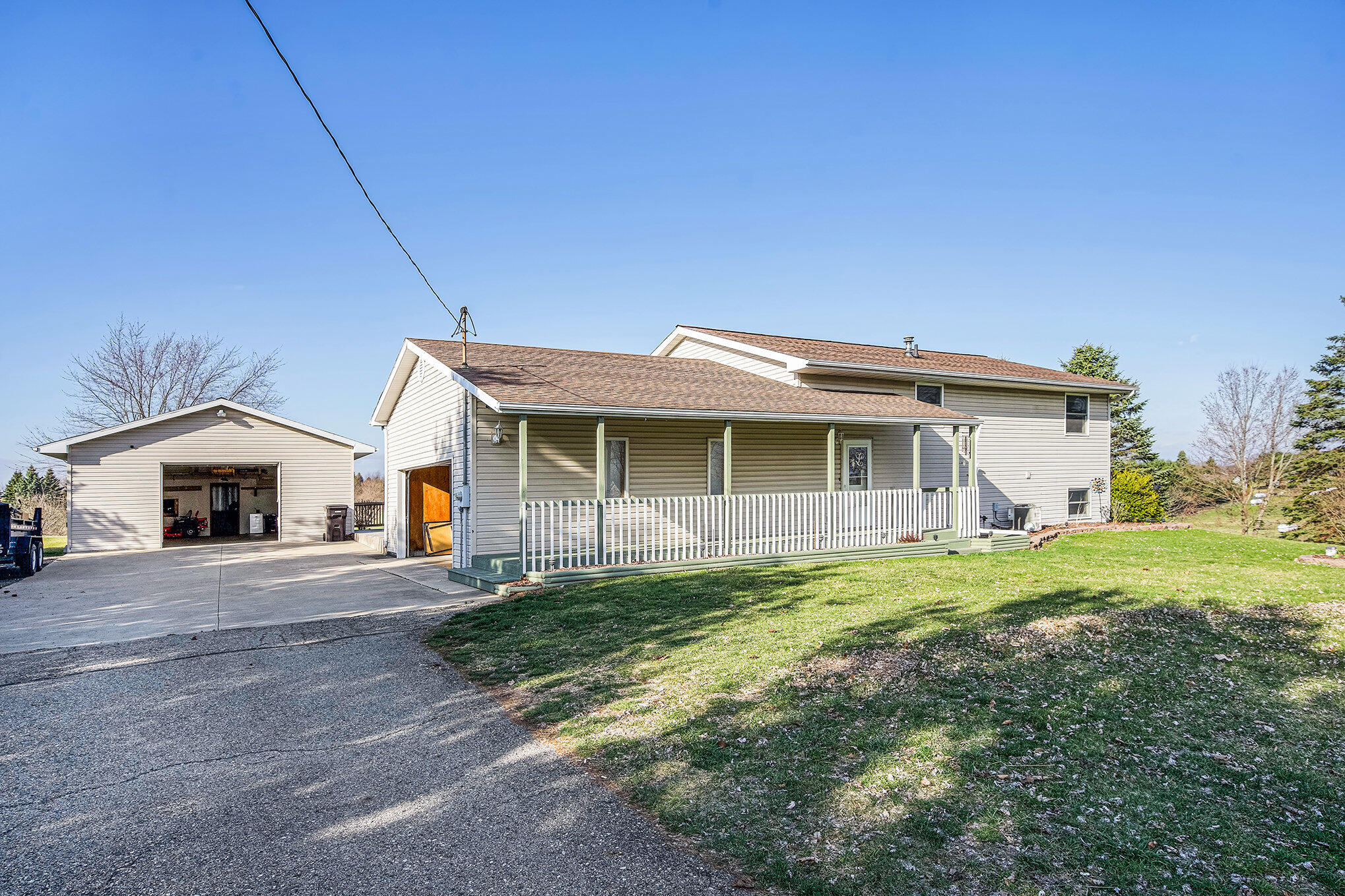 7988 Cain Road Jackson, MI 49201 - Photo 1 of 29 Front of Home