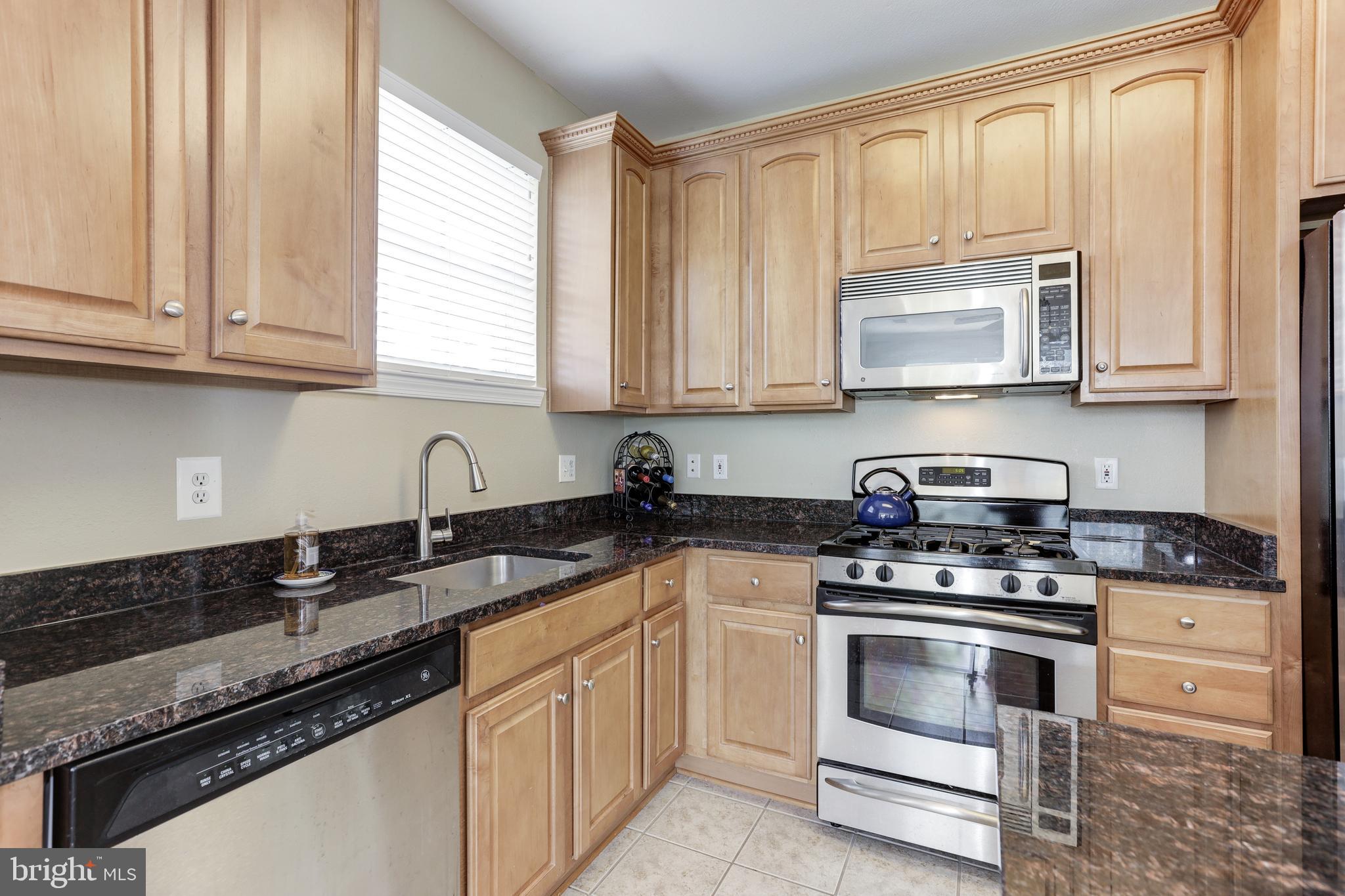 13105 Marcey Creek Road Herndon, VA 20171 - Photo 12 of 25 Gas Cooking & Bright Kitchen