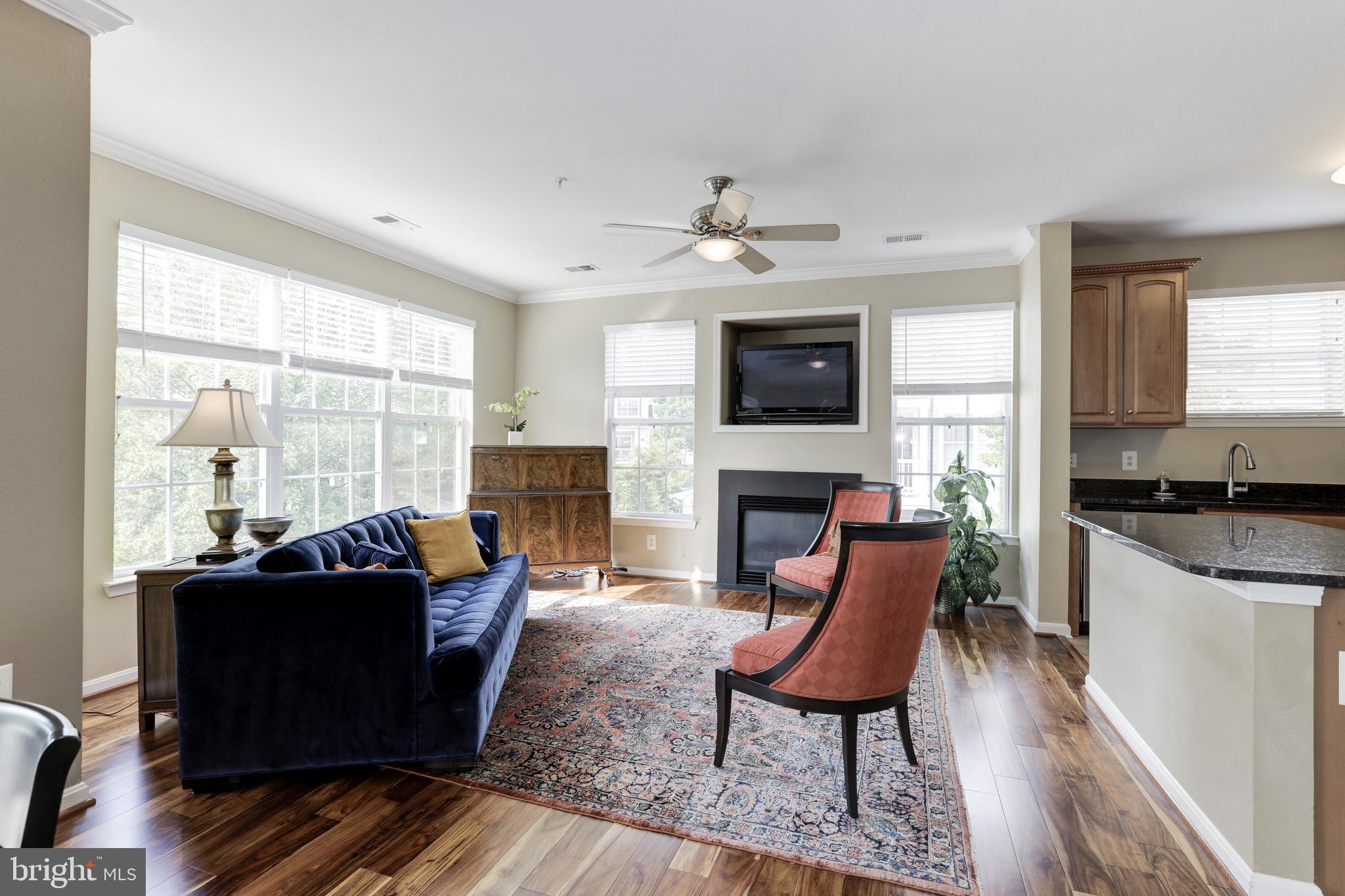 13105 Marcey Creek Road Herndon, VA 20171 - Photo 7 of 25 Living Room
