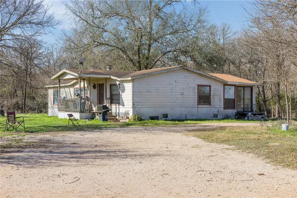 $275,000 | 10466 Old Hearne Road, Hearne, TX 77859