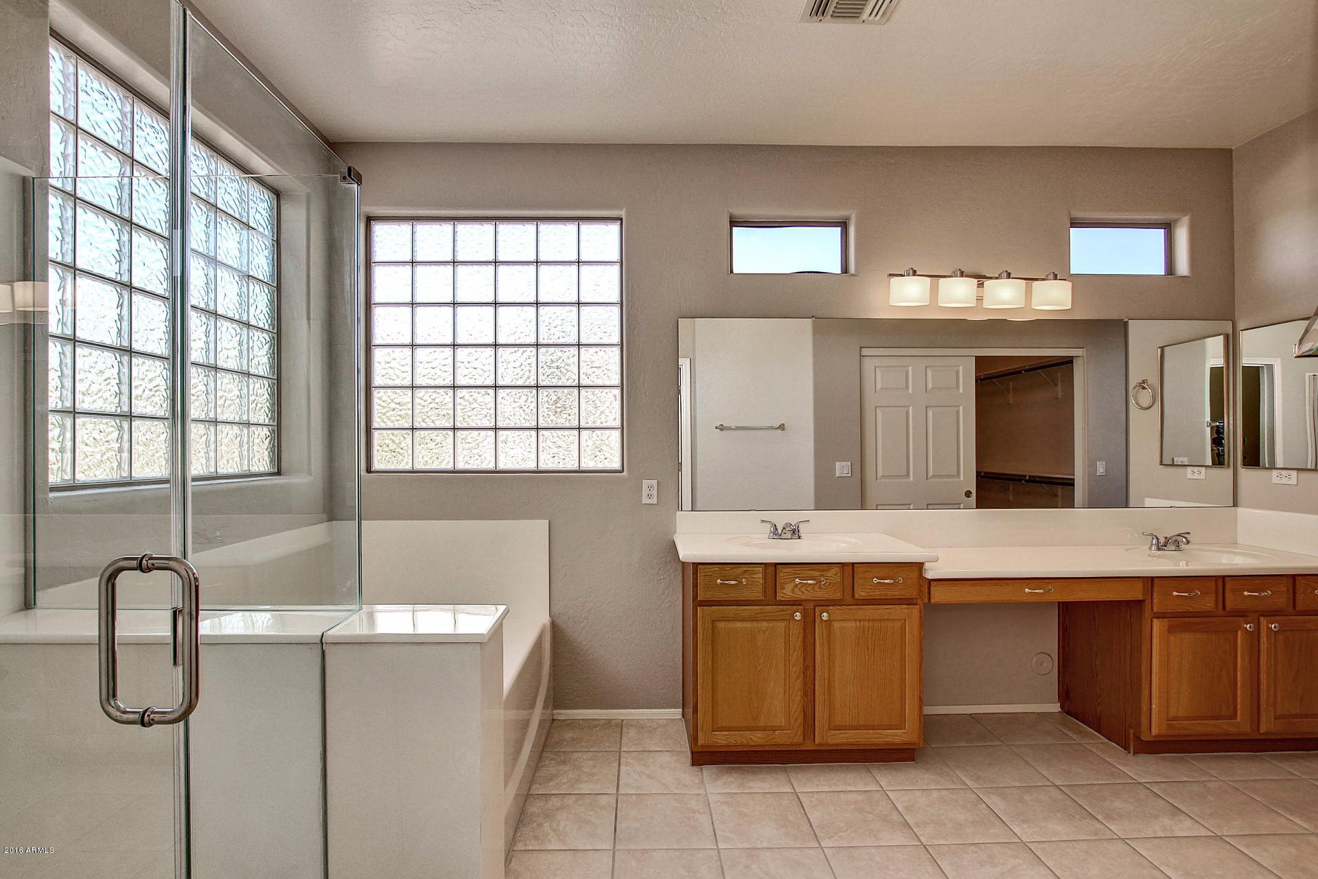 1360 East Harrison Street Gilbert, AZ 85295 - Photo 24 of 34 a bathroom with a tub sink and mirror