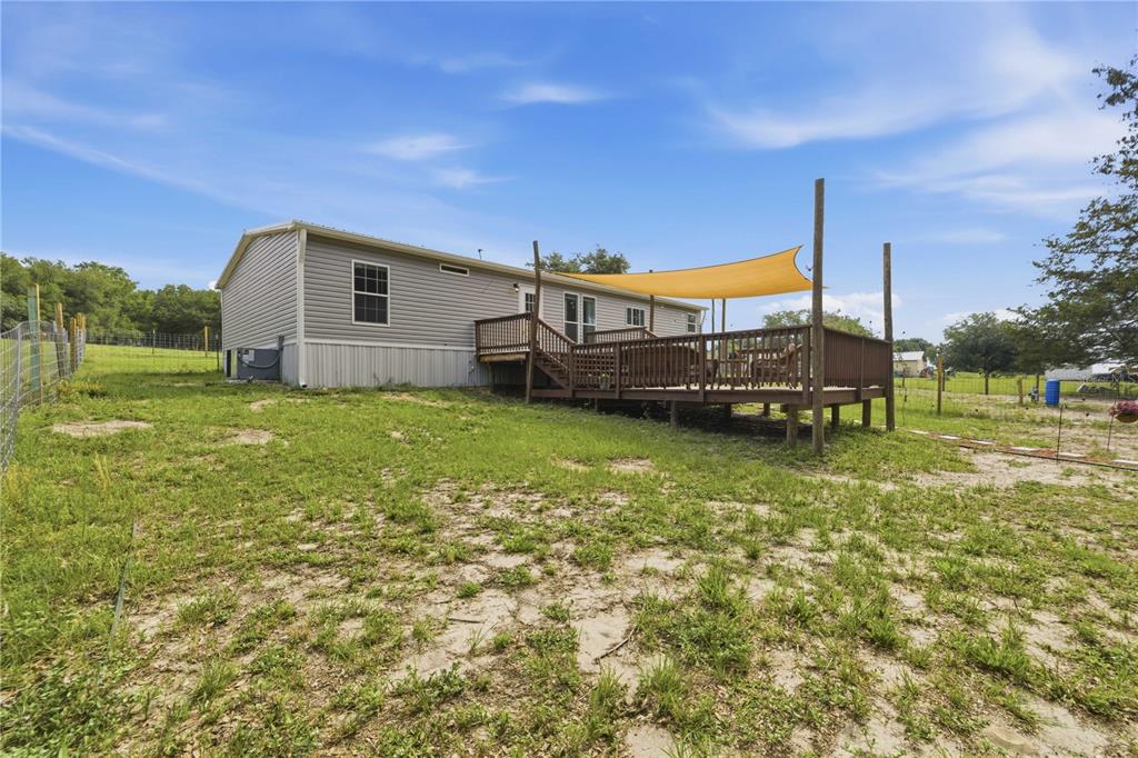 14450 Southeast Sunset Harbor Road Weirsdale, FL 32195 - Photo 5 of 37
