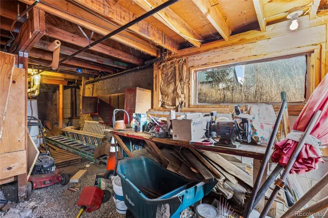 a view of an outdoor space