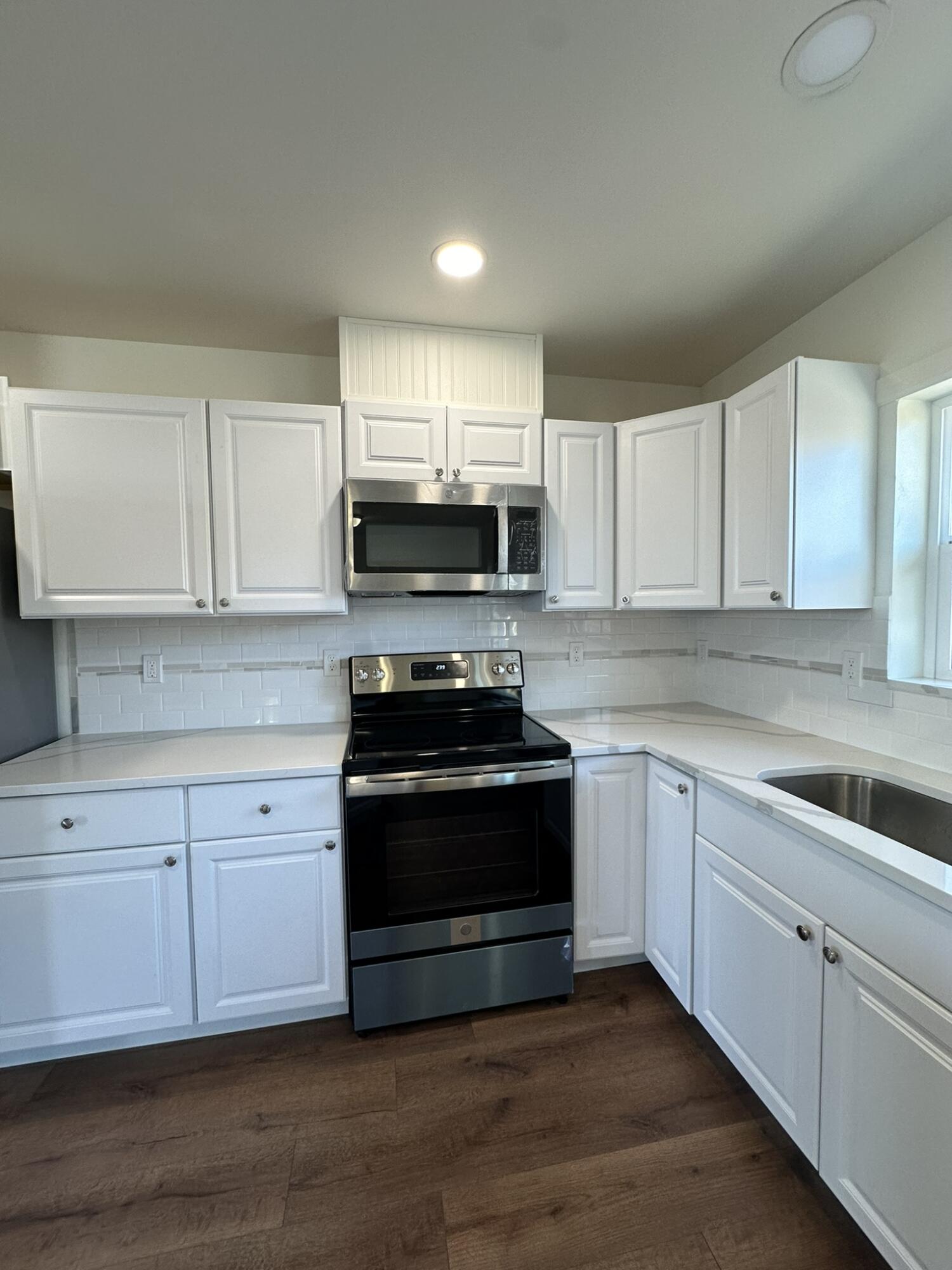 655 Scenic Loop Culver, OR 97734 - Photo 6 of 31 Kitchen