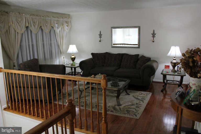 3056 Fairland Road Silver Spring, MD 20904 - Photo 4 of 26 Living Room